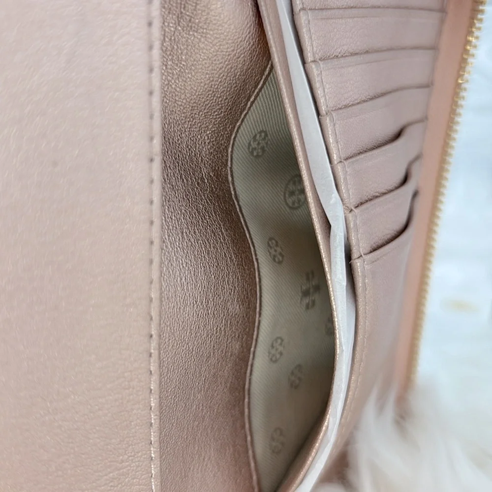 Tory Burch Metallic Rose Gold Quilted Wristlet‎